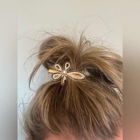 Flower Pearl Hair Clip - Picture 2 of 2